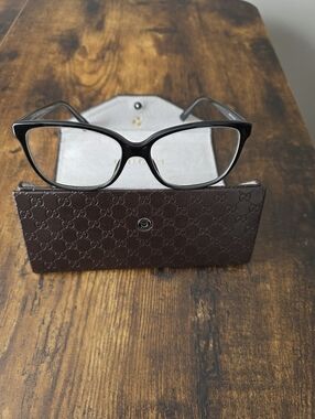 Gucci Black Cat-Eye Women's Glasses with Embossed Case